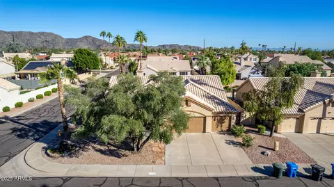 View/Area - 4026 E Summerhaven Dr, Phoenix, AZ 85044 photo 2 of 19
