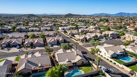 View/Area - 4026 E Summerhaven Dr, Phoenix, AZ 85044 photo 14 of 19