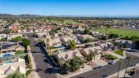 View/Area - 4026 E Summerhaven Dr, Phoenix, AZ 85044 photo 11 of 19