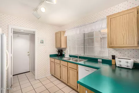 Kitchen - 1633 E Lakeside Dr #161, Gilbert, AZ 85234 photo 1 of 3