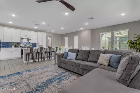 155 N Lakeview Blvd #204, Chandler, AZ 85225