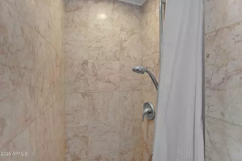 Bath - 3030 E Clarendon Ave #6, Phoenix, AZ 85016 photo 2 of 5