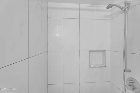 Bath - 3030 E Clarendon Ave #6, Phoenix, AZ 85016 photo 5 of 5