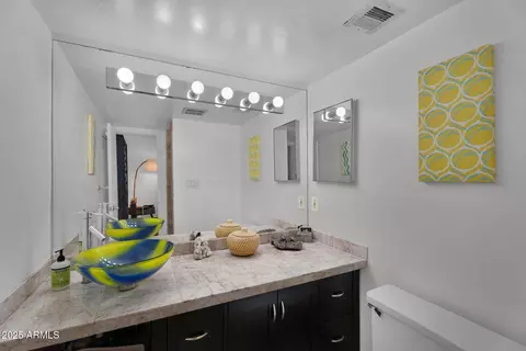 Bath - 3030 E Clarendon Ave #6, Phoenix, AZ 85016 photo 1 of 5
