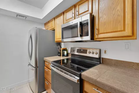 Kitchen - 3030 E Clarendon Ave #6, Phoenix, AZ 85016 photo 2 of 3