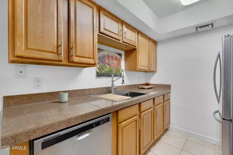 Kitchen - 3030 E Clarendon Ave #6, Phoenix, AZ 85016 photo 1 of 3