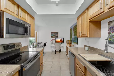 Kitchen - 3030 E Clarendon Ave #6, Phoenix, AZ 85016 photo 3 of 3