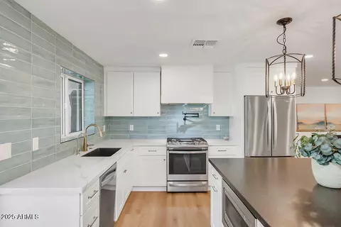 Kitchen - 4102 E Pinchot Ave, Phoenix, AZ 85018 photo 2 of 4