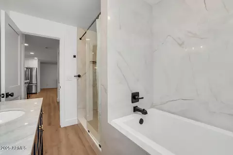 Bath - 4102 E Pinchot Ave, Phoenix, AZ 85018 photo 4 of 4