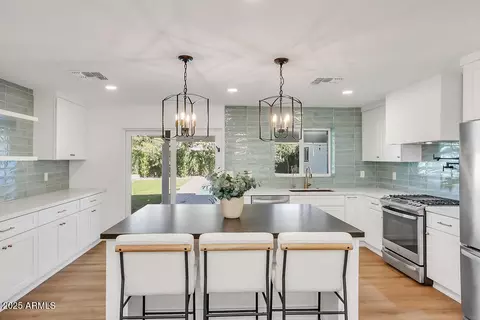 Kitchen - 4102 E Pinchot Ave, Phoenix, AZ 85018 photo 3 of 4