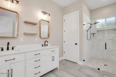 Bath - 4102 E Pinchot Ave, Phoenix, AZ 85018 photo 1 of 4
