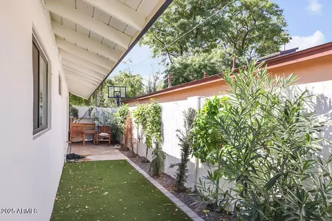 Exterior - 4102 E Pinchot Ave, Phoenix, AZ 85018 photo 4 of 5