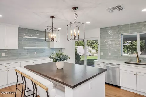Kitchen - 4102 E Pinchot Ave, Phoenix, AZ 85018 photo 4 of 4