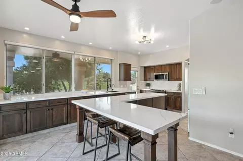 Kitchen - 5019 E La Mirada Way, Phoenix, AZ 85044 photo 5 of 7