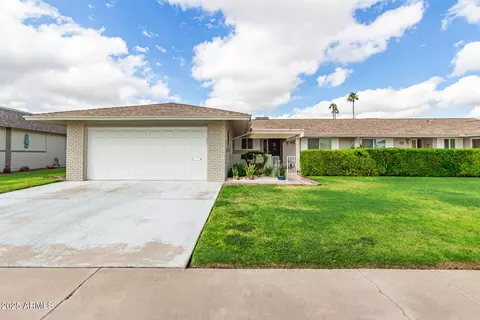 10404 W Kingswood Cir, Sun City, AZ 85351