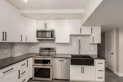 Kitchen - 353 E Thomas Rd #C101, Phoenix, AZ 85012 photo 3 of 3