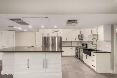 Kitchen - 353 E Thomas Rd #C101, Phoenix, AZ 85012 photo 1 of 3