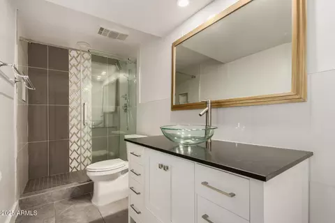 Bath - 353 E Thomas Rd #C101, Phoenix, AZ 85012 photo 3 of 3