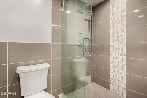 Bath - 353 E Thomas Rd #C101, Phoenix, AZ 85012 photo 2 of 3