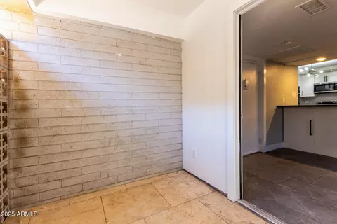 Exterior - 353 E Thomas Rd #C101, Phoenix, AZ 85012 photo 1 of 6