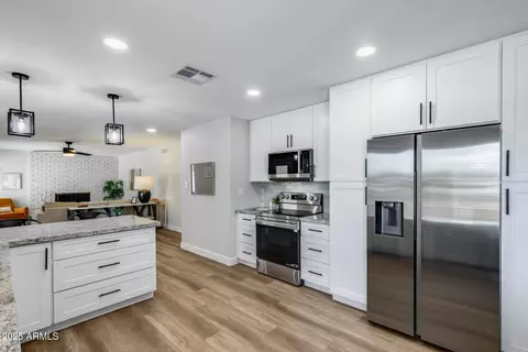 1605 E Broadmor Dr, Tempe, AZ 85282