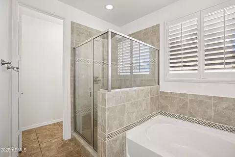 Bath - 3959 E Morrison Ranch Pkwy, Gilbert, AZ 85296 photo 2 of 4