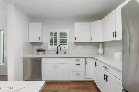 Kitchen - 3739 E Fairmount Ave, Phoenix, AZ 85018 photo 6 of 6
