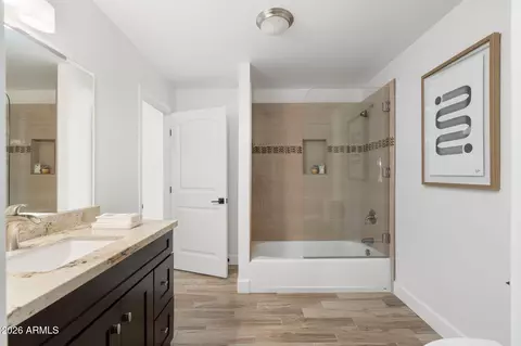 Bath - 3739 E Fairmount Ave, Phoenix, AZ 85018 photo 1 of 1