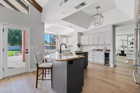 Kitchen - 1831 E Linda Ln, Gilbert, AZ 85234 photo 4 of 5