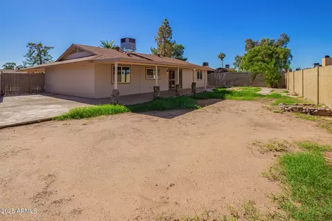 Exterior - 8010 W Westview Dr, Phoenix, AZ 85033 photo 5 of 6