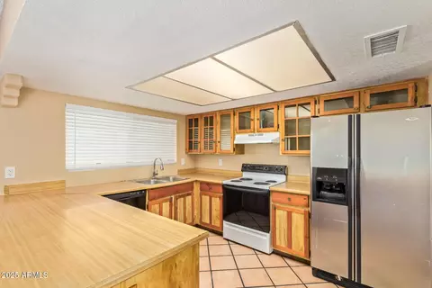 Kitchen - 8010 W Westview Dr, Phoenix, AZ 85033 photo 2 of 3
