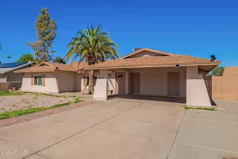 Exterior - 8010 W Westview Dr, Phoenix, AZ 85033 photo 2 of 6