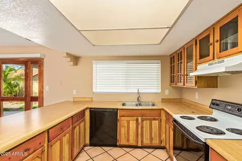 Kitchen - 8010 W Westview Dr, Phoenix, AZ 85033 photo 3 of 3