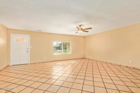 Living - 8010 W Westview Dr, Phoenix, AZ 85033 photo 3 of 4