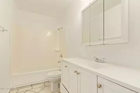 Bath - 8010 W Westview Dr, Phoenix, AZ 85033 photo 2 of 2
