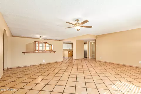 Living - 8010 W Westview Dr, Phoenix, AZ 85033 photo 2 of 4