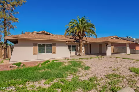 Exterior - 8010 W Westview Dr, Phoenix, AZ 85033 photo 1 of 6