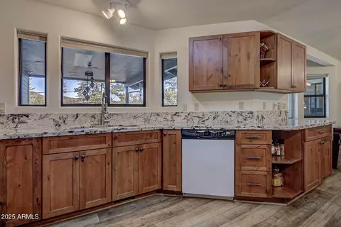 Kitchen - 6253 W Sharyn Rd, Pine, AZ 85544 photo 4 of 9