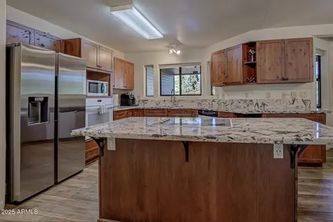 Kitchen - 6253 W Sharyn Rd, Pine, AZ 85544 photo 8 of 9