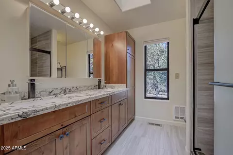 Bath - 6253 W Sharyn Rd, Pine, AZ 85544 photo 2 of 3