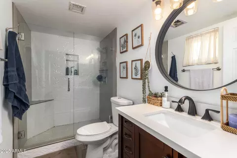 Bath - 17809 N 34th Ave, Phoenix, AZ 85053 photo 1 of 2
