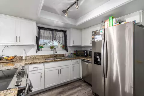 Kitchen - 17809 N 34th Ave, Phoenix, AZ 85053 photo 2 of 2