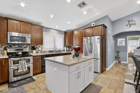 Kitchen - 3930 E Agave Rd, Phoenix, AZ 85044 photo 2 of 7