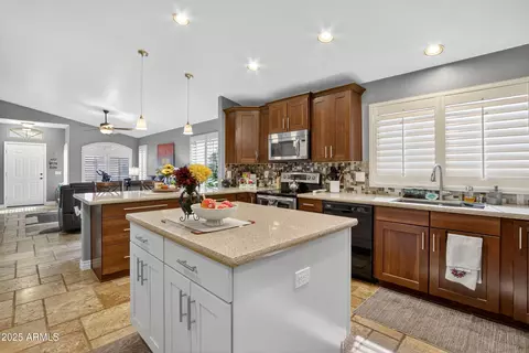 Kitchen - 3930 E Agave Rd, Phoenix, AZ 85044 photo 4 of 7