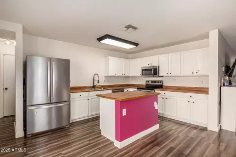 Kitchen - 3273 S Chaparral Rd, Apache Junction, AZ 85119 photo 1 of 3
