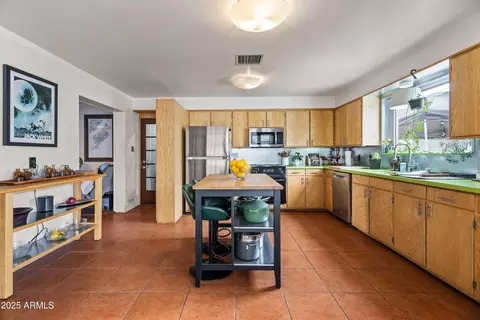 Kitchen - 4308 E Montecito Ave, Phoenix, AZ 85018 photo 1 of 4