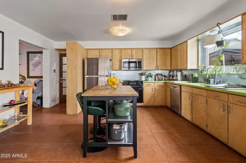 Kitchen - 4308 E Montecito Ave, Phoenix, AZ 85018 photo 2 of 4