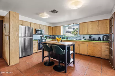 Kitchen - 4308 E Montecito Ave, Phoenix, AZ 85018 photo 3 of 4