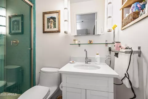 Bath - 4308 E Montecito Ave, Phoenix, AZ 85018 photo 2 of 2