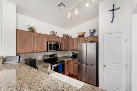 Kitchen - 1314 S Owl Dr, Gilbert, AZ 85296 photo 3 of 3
